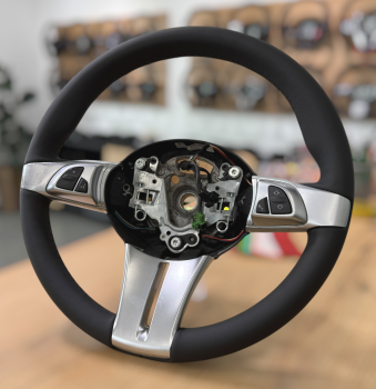 Preview: Handgefertigter Lenkradbezug im Design A664, gefertigt für BMW Z4 E85, E86 mit MFL sowie Z4 M
