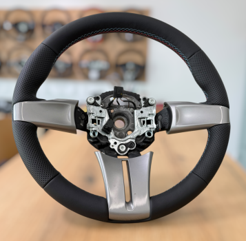 Preview: Hochwertiger Lederbezug für das Multifunktionslenkrad des BMW Z4 Roadster, Coupé und Z4 M, Design A669