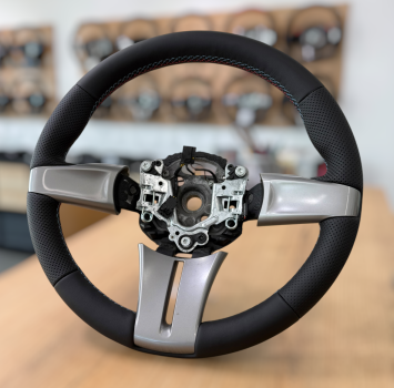 Preview: Handgefertigter Lenkradbezug im Design A669, gefertigt für BMW Z4 E85, E86 mit MFL sowie Z4 M