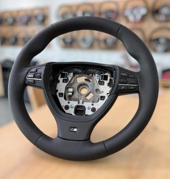 Preview: Handgefertigter Lenkradbezug im Design A670, gefertigt für BMW F01, F02, F07, F10 bis F13, M
