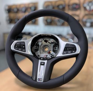 Preview: Handgefertigter Lenkradbezug im Design A671, gefertigt für BMW G30, G31, G01, G05, G06, F97, F90