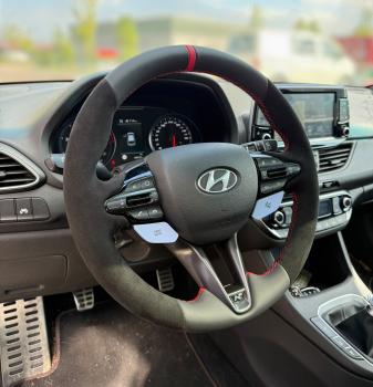 Hyundai i30N Alcantara Lenkrad Design A568
