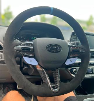 Preview: Handgefertigter Lenkradbezug im Design A685, gefertigt für den Hyundai i30N