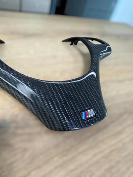 Preview: Carbon Lenkradspange passend für BMW E81 bis E93, X5 M und X6 M, Design LSC5, für Fahrer, die den Innenraum sportlich aufwerten möchten