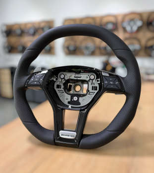 Lenkrad für Mercedes W212, C63, W176 und A53 AMG, Design A727, mit neu bezogener Oberfläche in Handarbeit