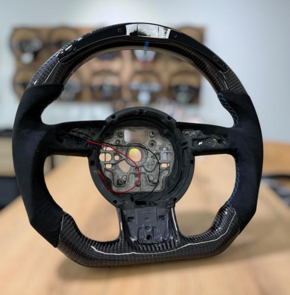 Audi A1 A3 8V A4 B8 A5 A6 4G Carbon Lenkrad Design A708 mit LED und Carbon-Applikation oben und unten