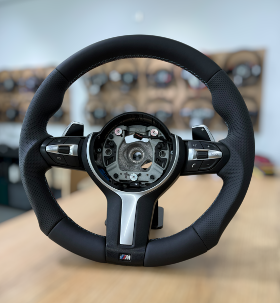 Tauschlenkrad, in Handarbeit neu bezogen, passend für BMW F10 F11 F12 F13, Design A647