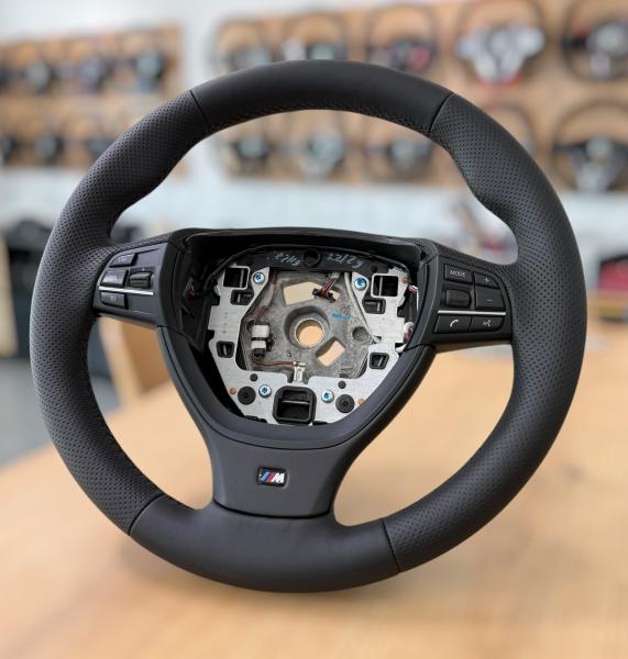 Handgefertigter Lenkradbezug im Design A670, gefertigt für BMW F01, F02, F07, F10 bis F13, M