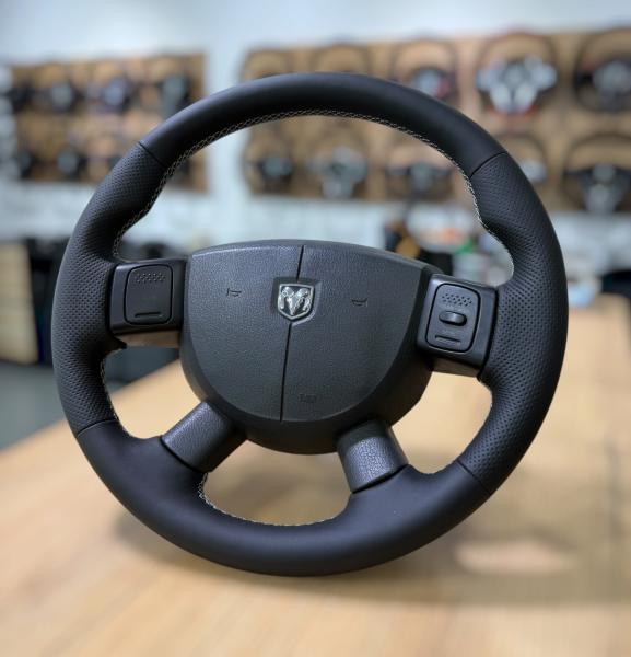 Lenkrad für Dodge Viper und RAM, Design A725, mit neu bezogener Oberfläche in Handarbeit