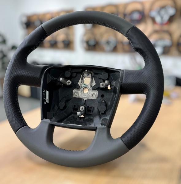 Handgefertigter Lenkradbezug im Design A680, gefertigt für den Fiat Ducato Wohnmobil-Fahrer