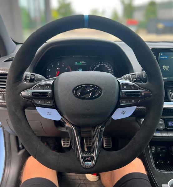 Hochwertiger Lederbezug für das Sportlenkrad des Hyundai i30N, Design A685