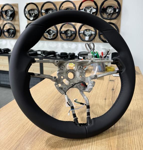 Porsche Macan Lederlenkrad neu bezogen Design L229B