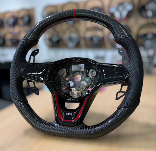 Handwerklich neu bezogenes Multifunktionslenkrad für sportliche Golf 8 Modelle, Design A640