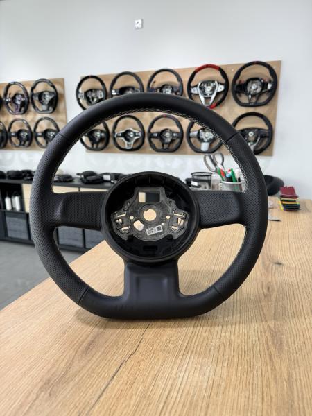 VW Up Seat Mii New Beetle Lenkrad neu beziehen Design L159 Vorderansicht